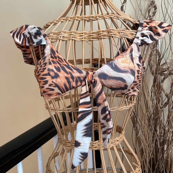 Morena Tropycana 🌟🔥tiger print swim top - Picture 1 of 6